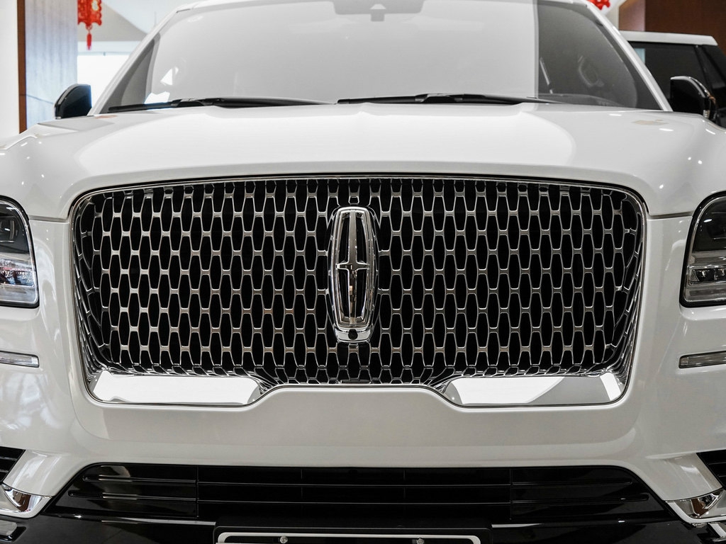 车子的仪表盘也是一大亮点.