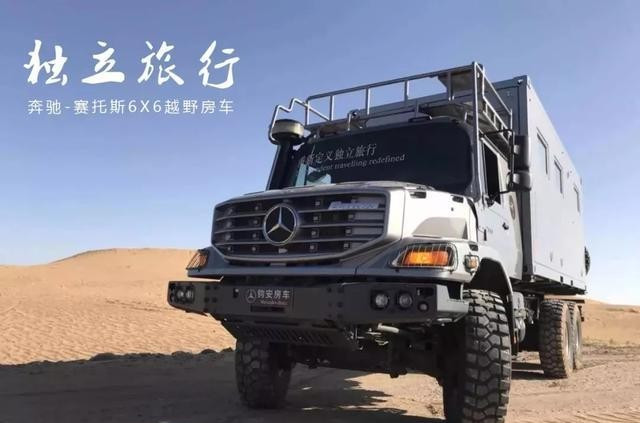 源于奔驰赛托斯的底盘,因此这款房车整体风格以硬派越野为主,枪灰色的