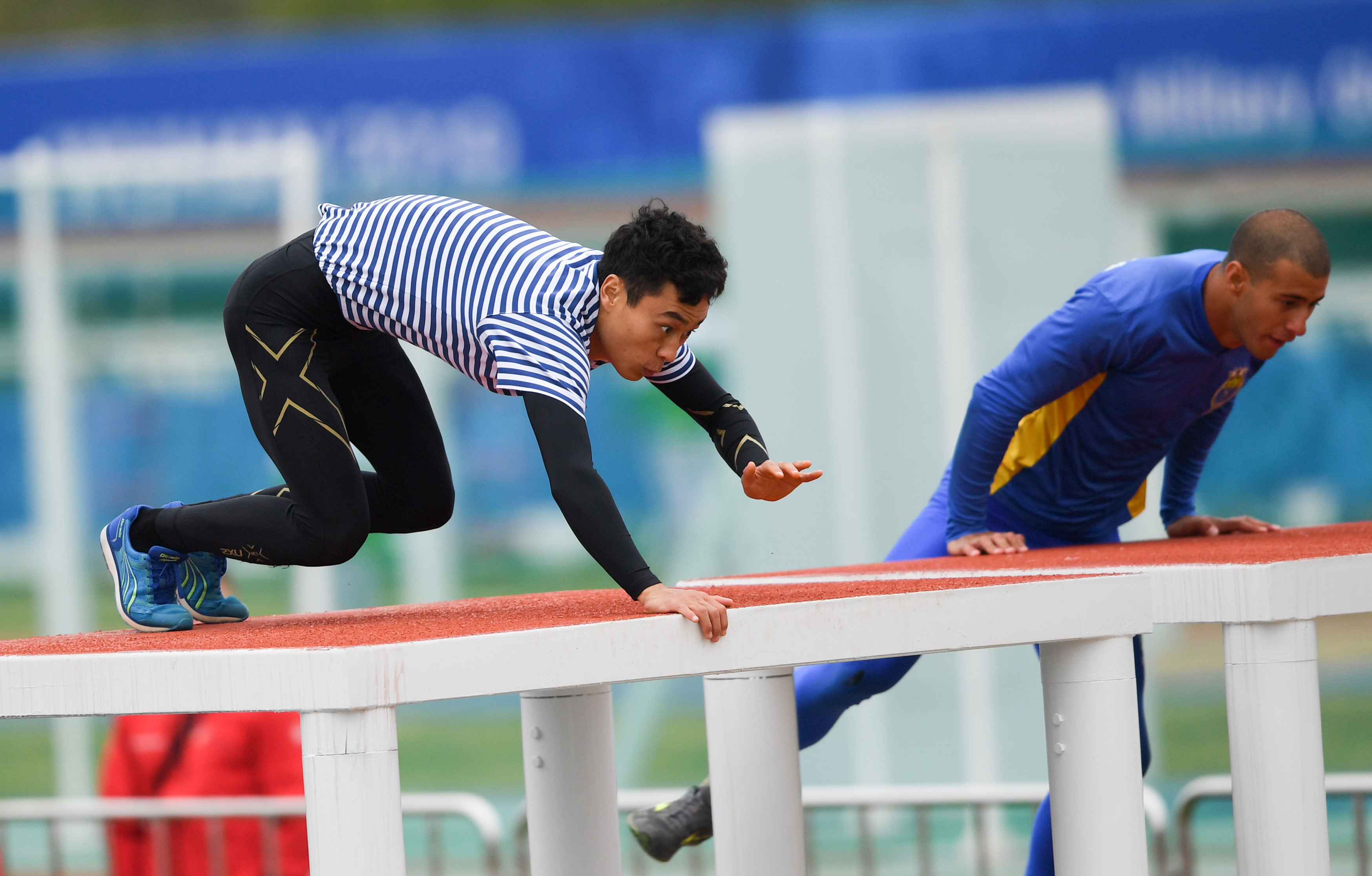 海军五项——中国队包揽男,女障碍接力赛冠军