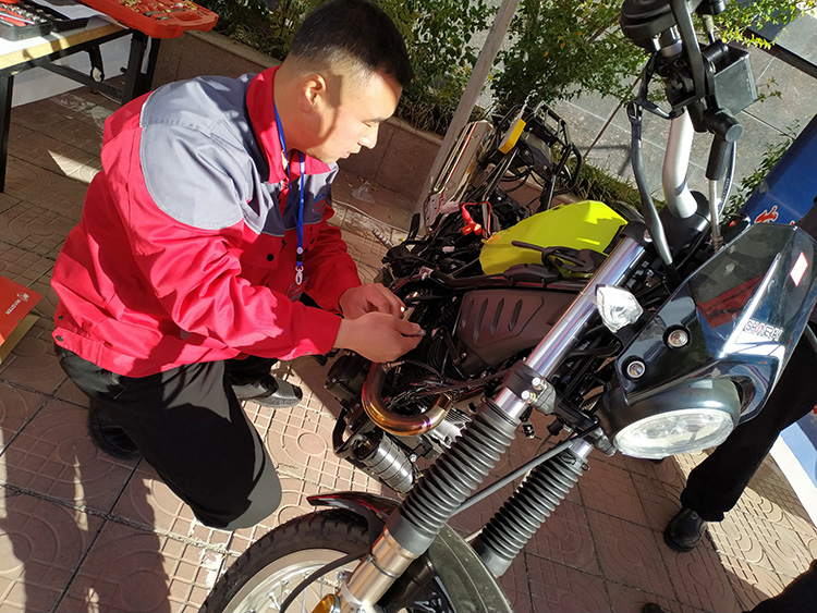 一流摩托车修理师傅都是这样来的!