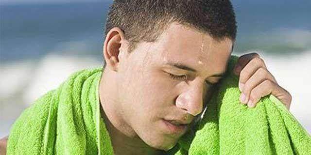 夏季一直出汗正常吗?医生:这5种情况出汗,属于正常反应别担心