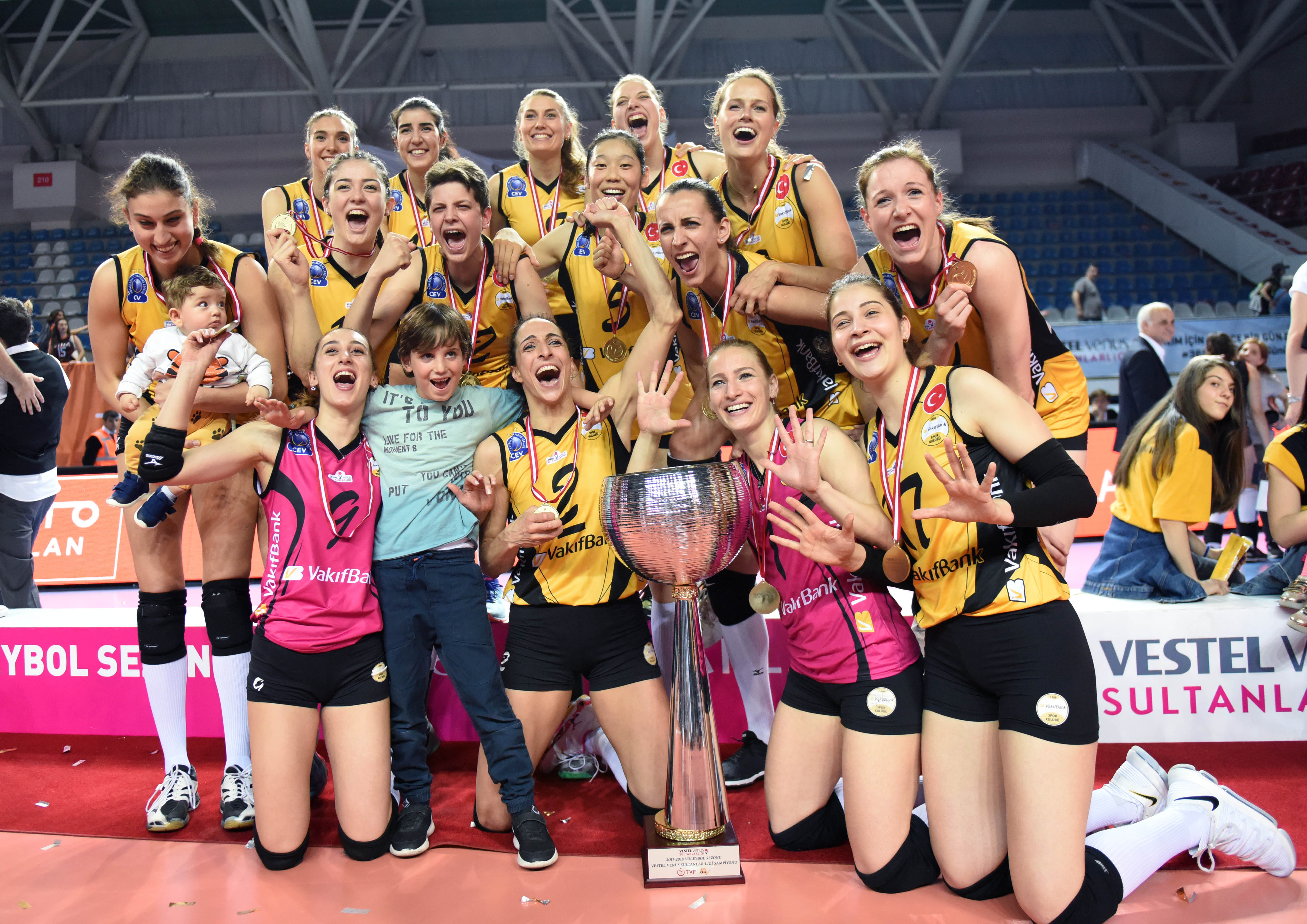 排球——土耳其女排联赛:瓦基弗银行夺冠(3)