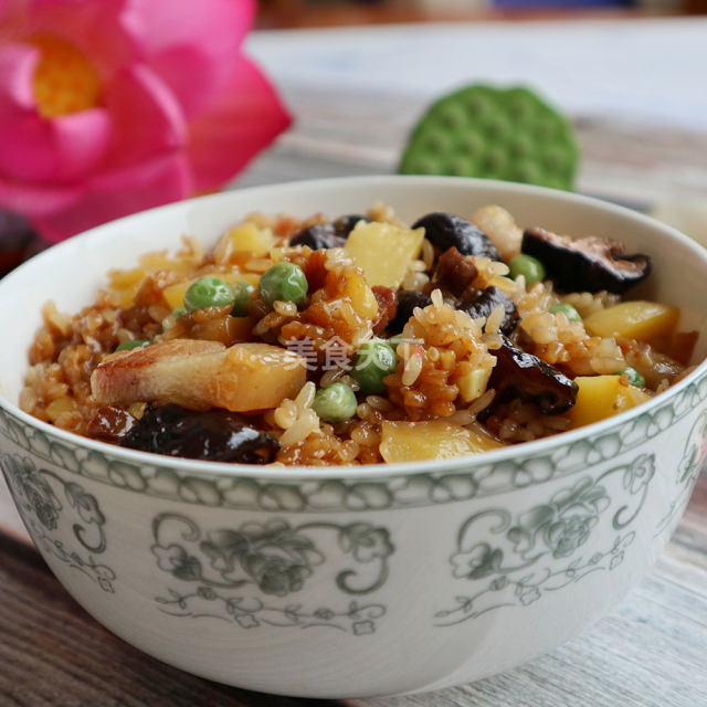 荷香腊肉糯米饭,软糯q弹,回味无穷
