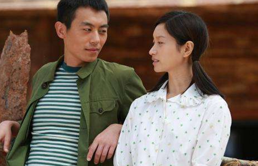 朱亚文与沈佳妮,结婚多年依旧很恩爱,有时间就会腻在