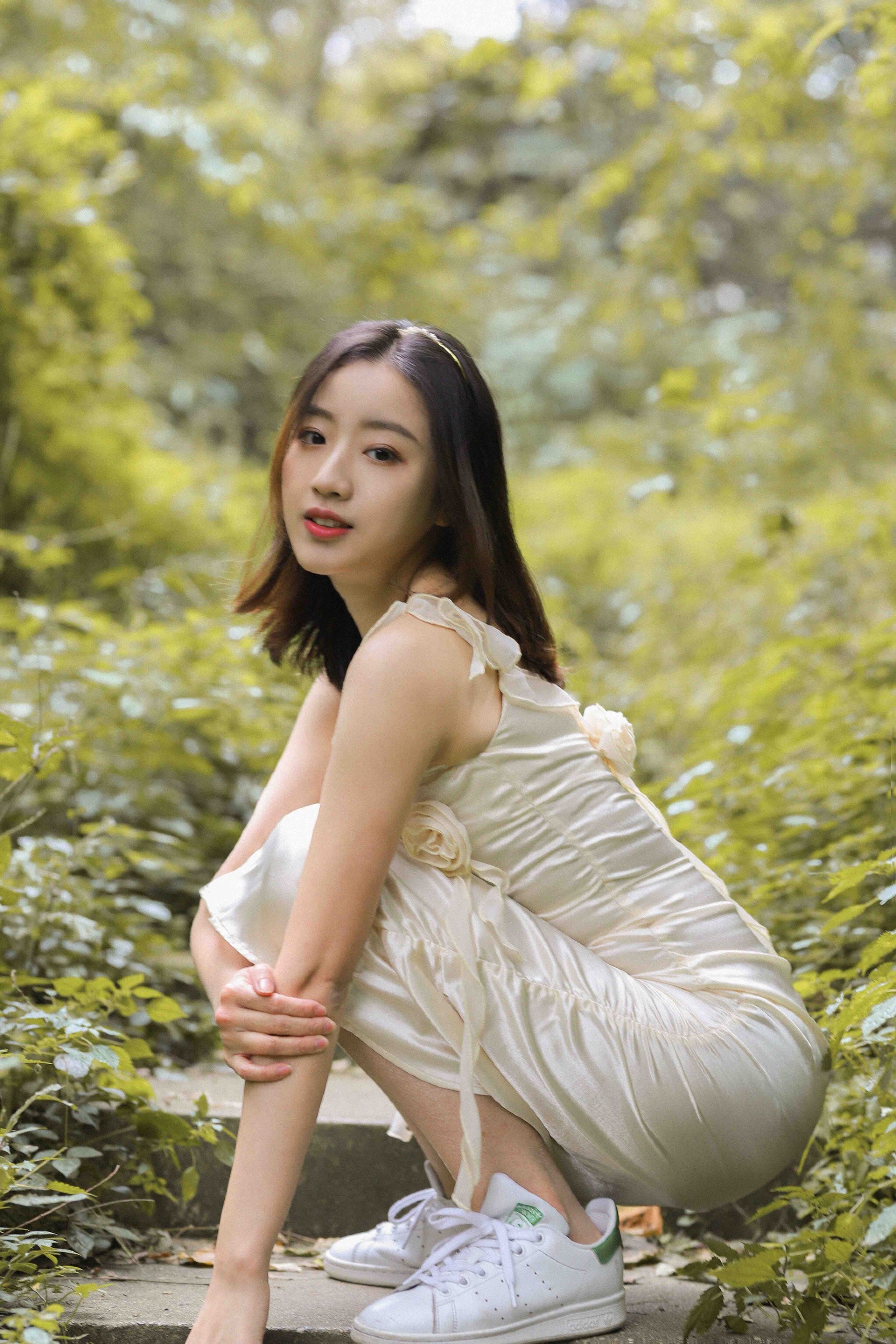 人像摄影 害羞的女友林中起舞