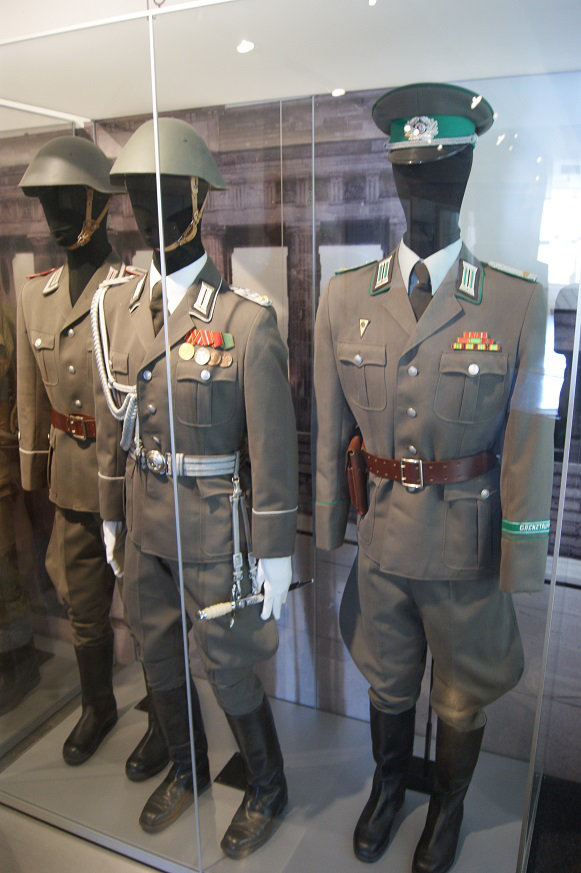 东德军服,为何展示在法国军队博物馆,是什么样的?