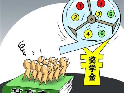 大学生多门课程不及格,毕业却考上了公务员,老师知道后称赞不已