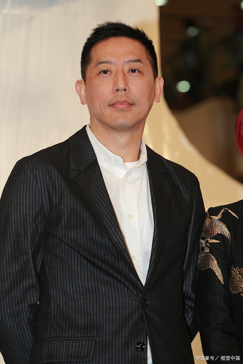 唐鹤德:约会小鲜肉又如何?他只是一个单身男人而已