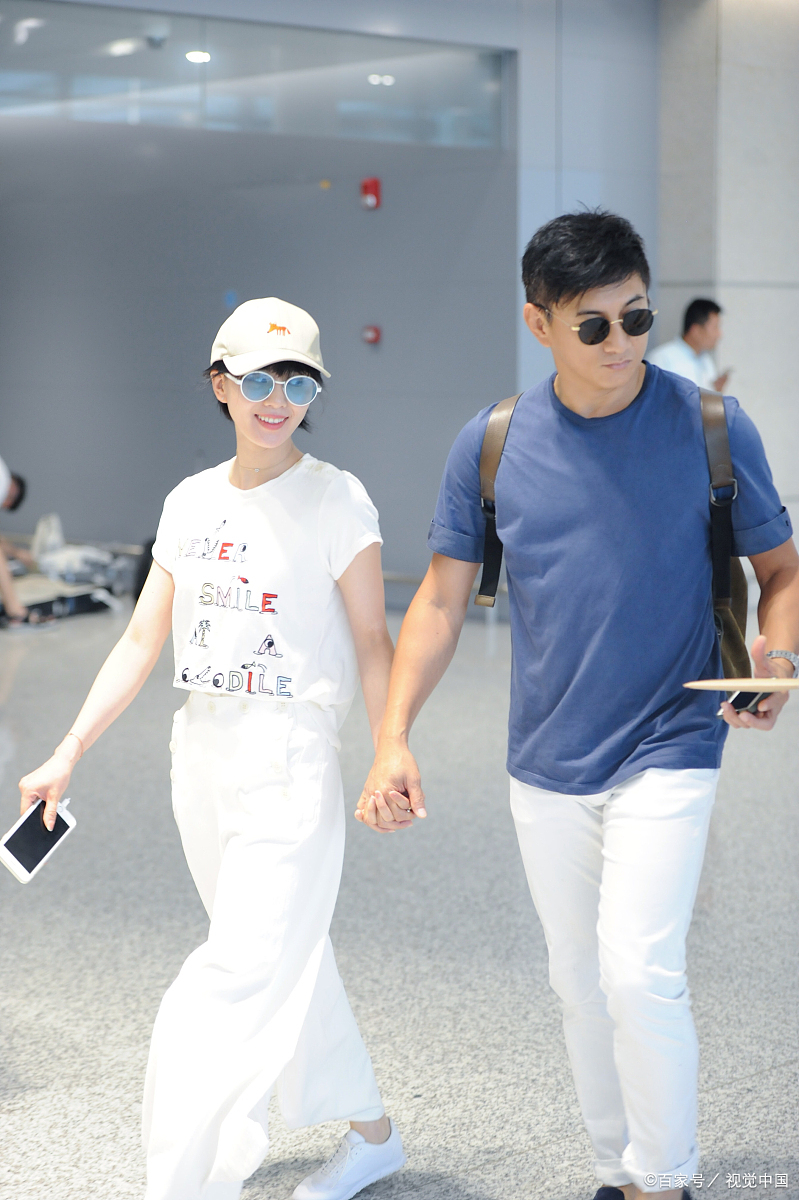 是馋热点还是回心转意,黄晓明baby穿情侣装秀恩爱