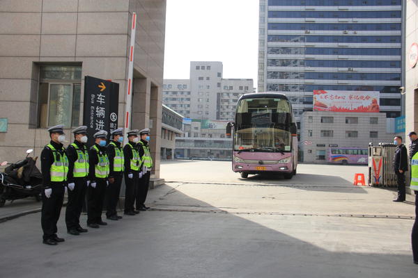 鄭州長途客車恢復營運 鄭州交警對駕駛員進行安全培訓