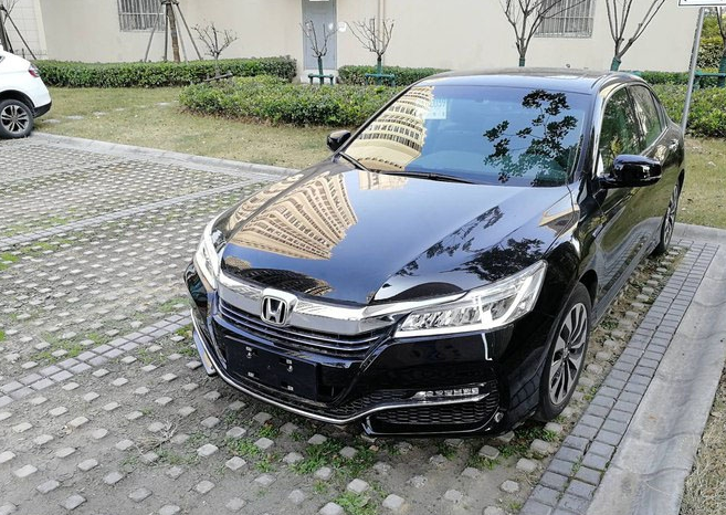 想弄个上点档次的车子,问我为什么选择雅阁,我只能说因为本田两个字