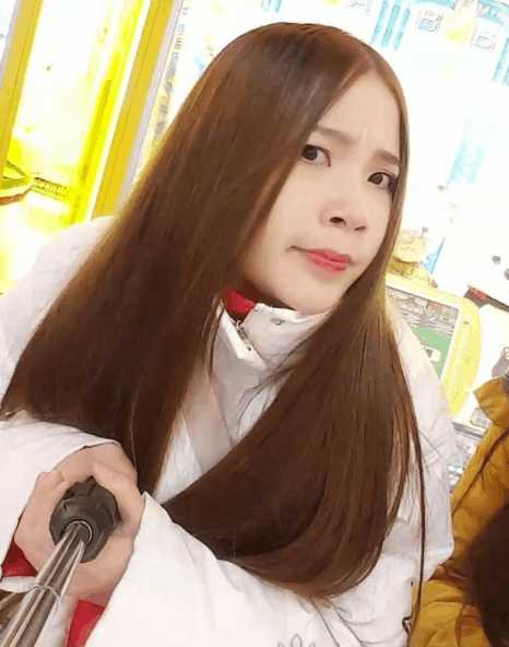 lol主播酥酥晒线下水友见面照,网友却伤心发现:那个男人是谁?