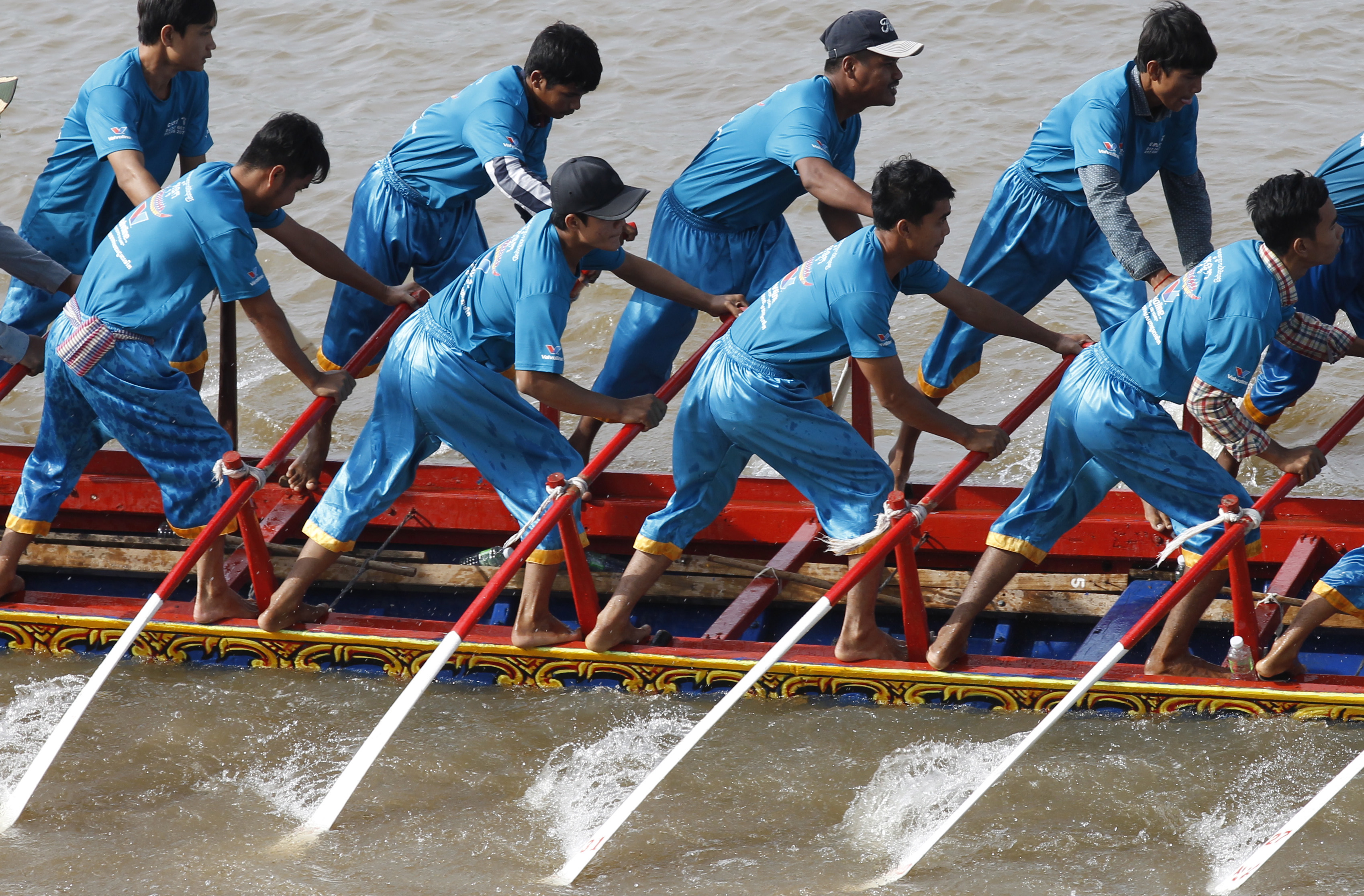 柬埔寨迎接送水节(7)