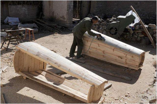 老人请人做棺材,工匠却说,还没有享儿子的福,还能活6年