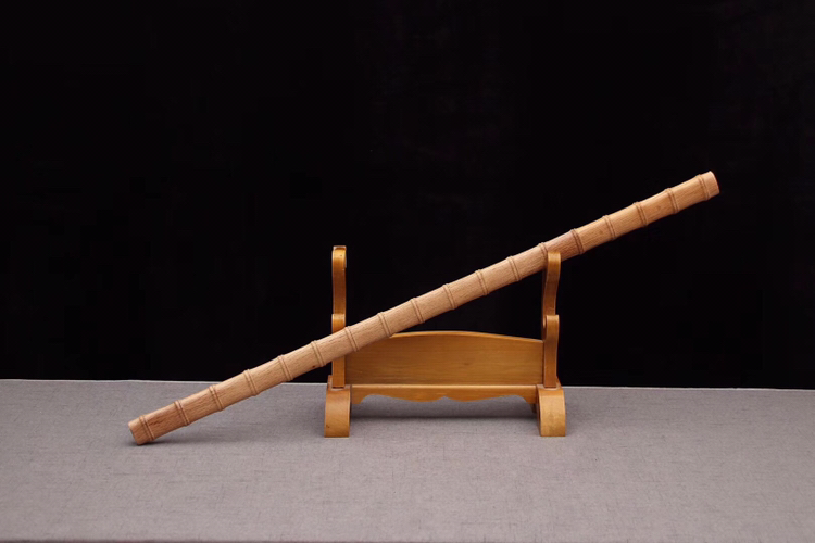 竹节唐刀 :全长约101 cm 柄长25cm 刃长70cm 刃宽32cm