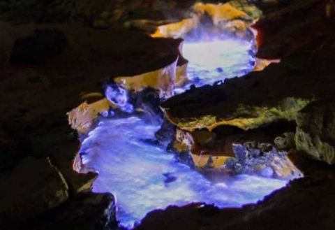 世界上最奇特的火山,能喷出罕见的蓝色岩浆,处处伴随危险!