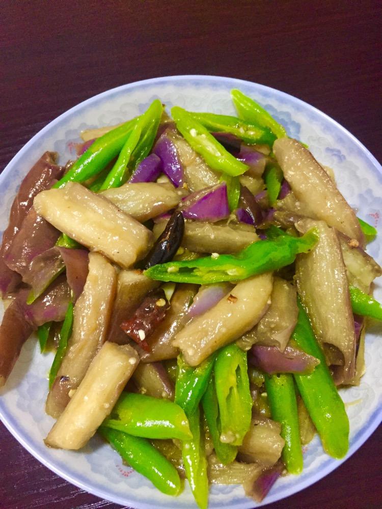 青椒炒茄子,营养丰富,简单易做,非常下饭