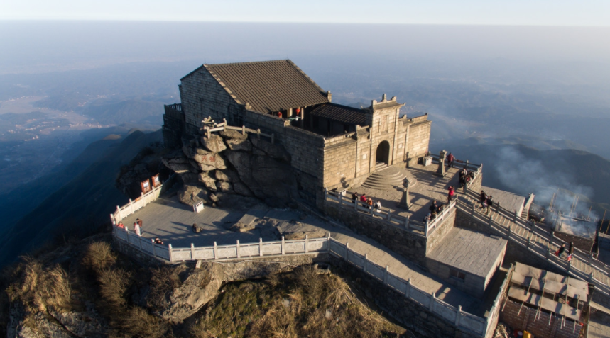南岳衡山为我国五岳名山之一,位于湖南省衡阳市境内.