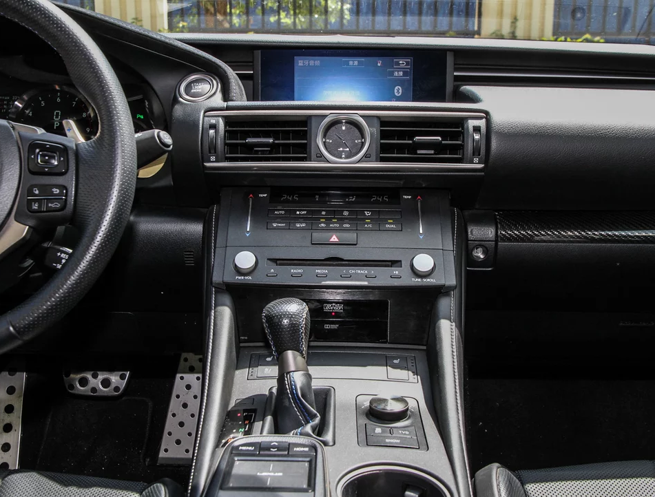 细品雷克萨斯rc-f2017款碳纤维版,高清大图,带大家一睹为快