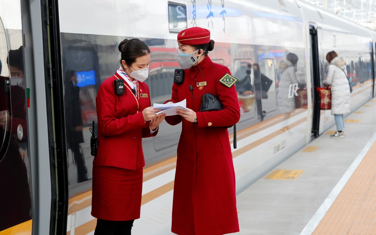 京张高铁列车长吕盼:北京张家口一天跑"5圈"