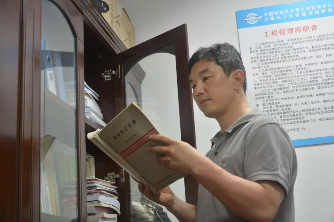 新时代·铁路榜样︱闫志刚:爱上桥梁,成就光荣与梦想