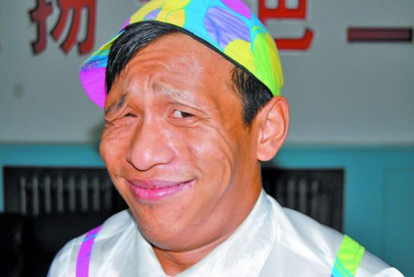 他是大家公认的开心宝,谐星嬉皮笑脸下,是对待每个人的真心!