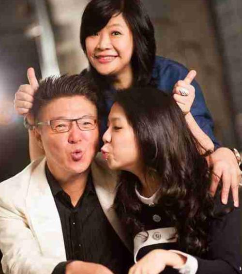 他曾是一代情歌王子,破产后妻子仍不离不弃,如今61岁成人生赢家