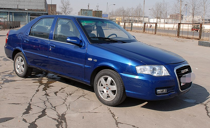 海尚汽车的全身设计比例很协调,气场非常足,操控还算精准!