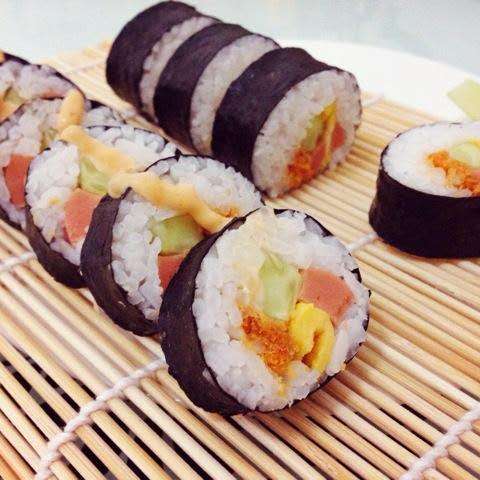 鸡蛋火腿寿司吃起来特别爽口,这道美食的人气也是特别的高