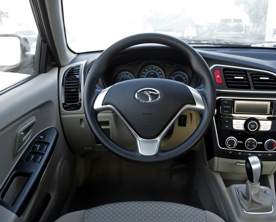 v3菱悦内饰方面,多功能方向盘,手自一体挂档杆更加增添了驾驶乐趣
