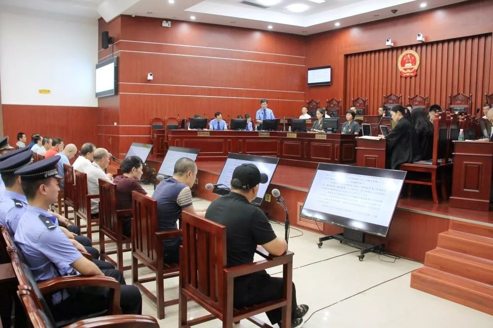 长期在洞庭湖打造"私人湖泊",11人涉黑案一审开庭