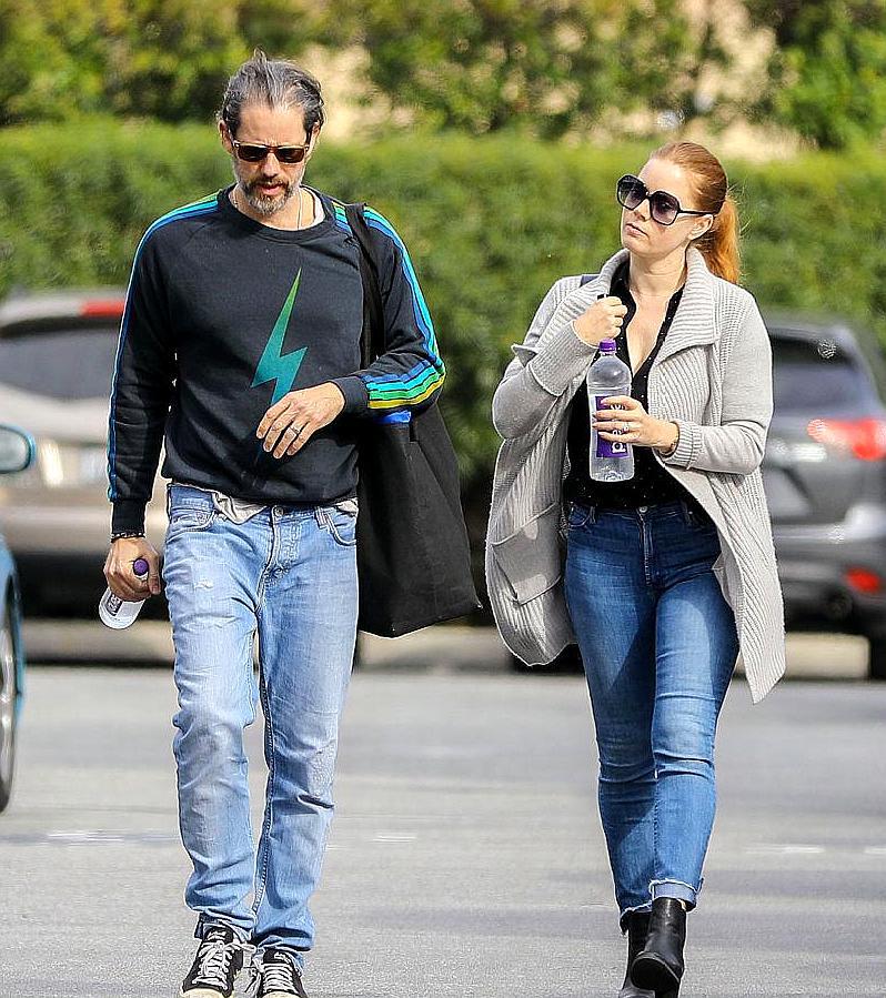 当地时间2019年3月5日,美国西好莱坞,影后艾米·亚当斯(amy adams)与