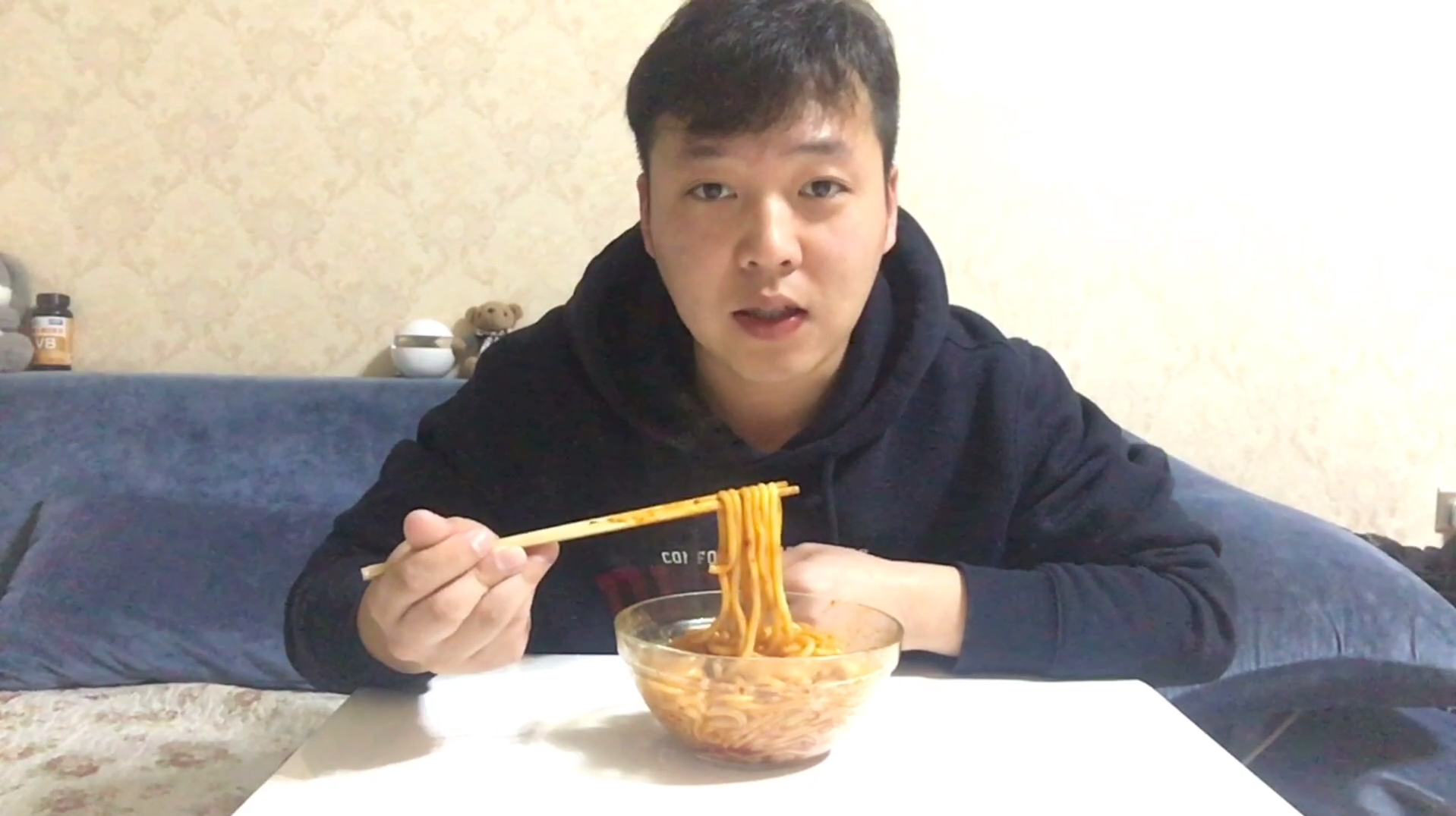 2019年04月11日 05:50 蜗牛哥尝试干拌乌冬面,宅男宅女们的味蕾福利到