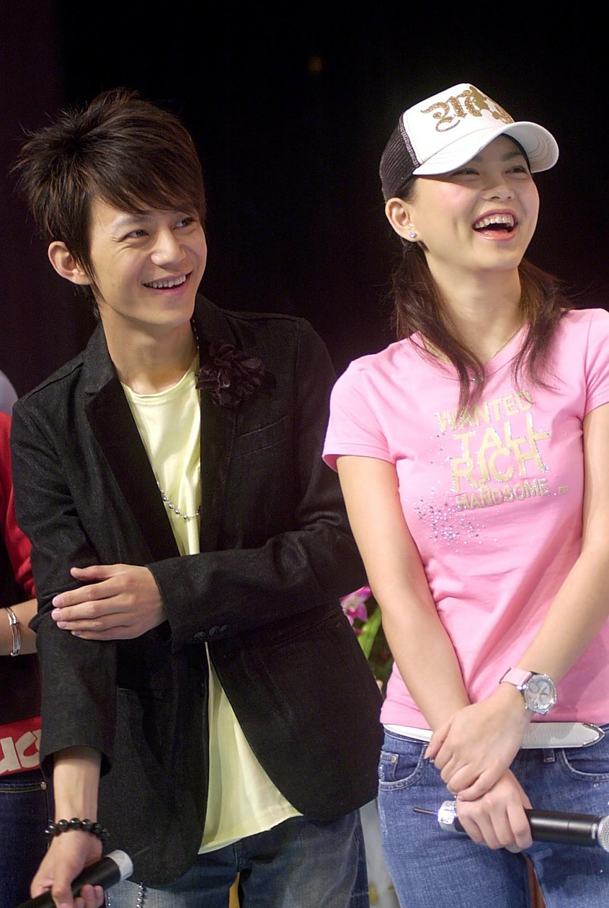 1997年,何炅刚毕业,后来没钱,李湘却叫他:你赶紧买房.