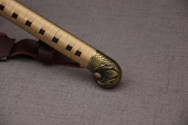 品名:青龙斩马刀 尺寸:全长约100cm 刃长约71cm   柄长约24cm 刃宽3.