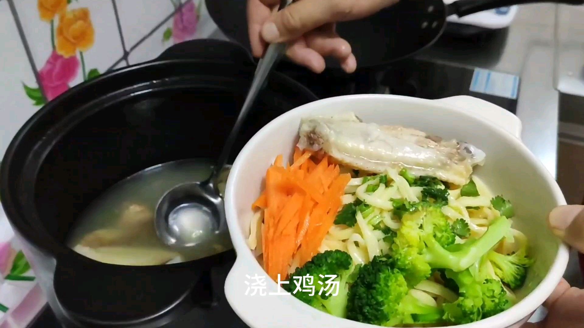 用最简单的方法煲鸡汤,搭配手擀面,那味道太好了!