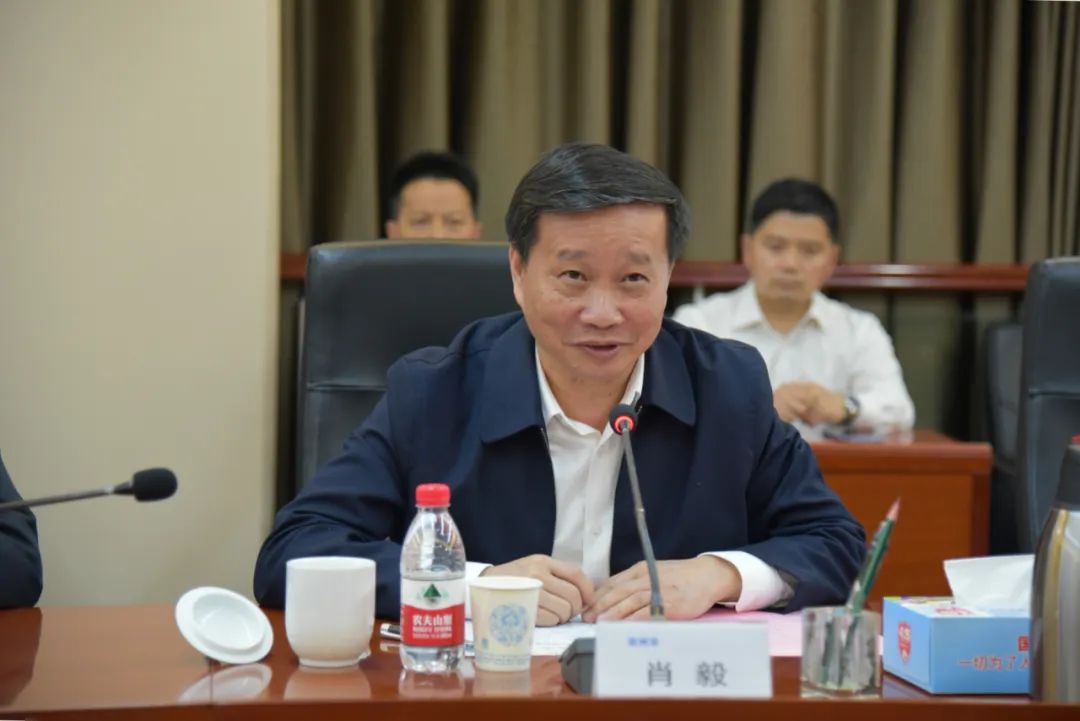 昨天,书记市长开了这个会后去了南昌,谈到这条铁路建设!