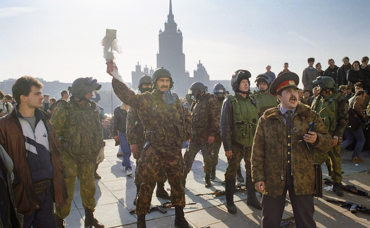 前苏联解体后,叶利钦炮打白宫,活捉昔日战友