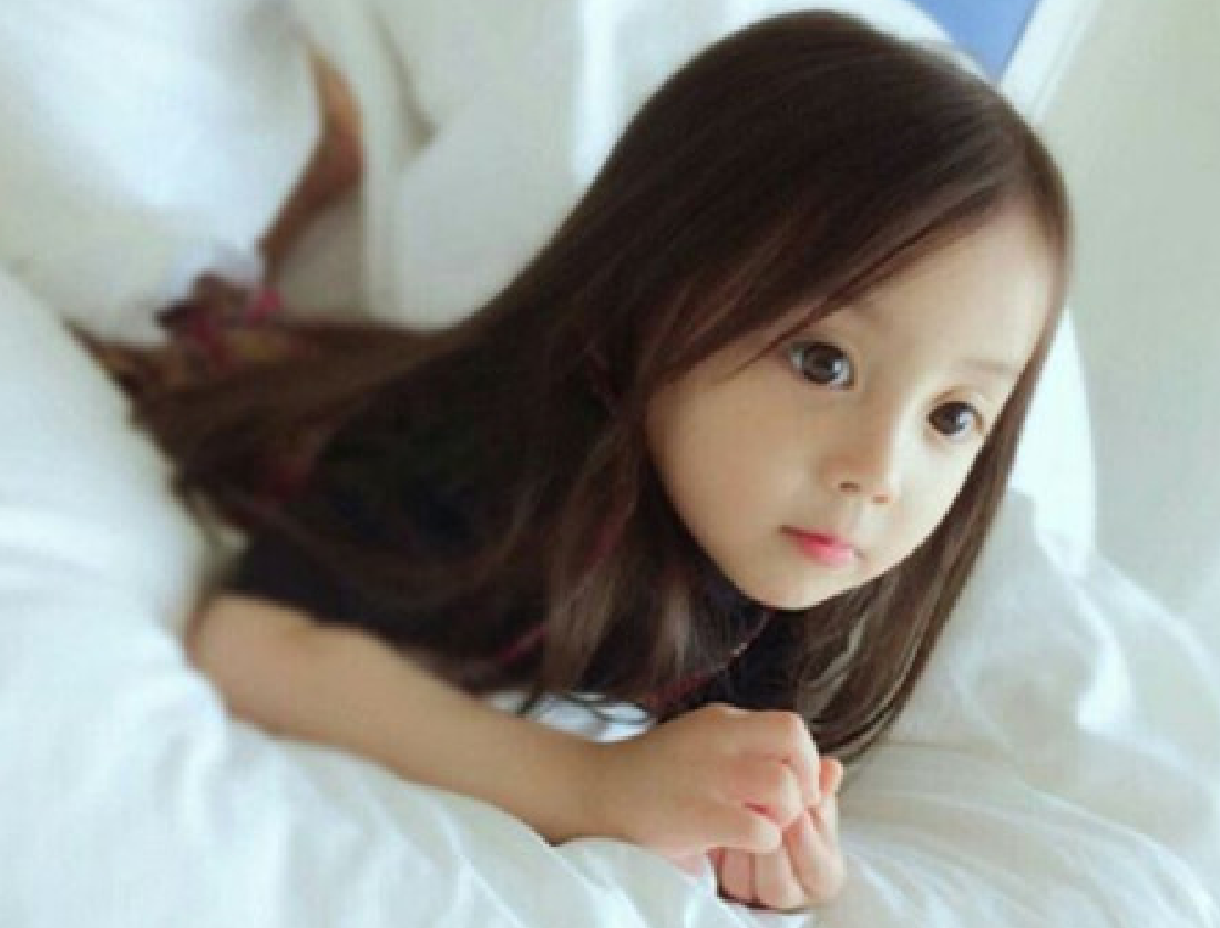 她是网上最美"宝宝",现如今长大,模样让人不敢直视!