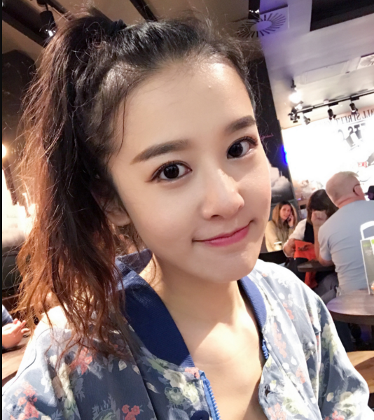 赵寒雪凭借清新的样貌和不俗的演技让人印象深刻