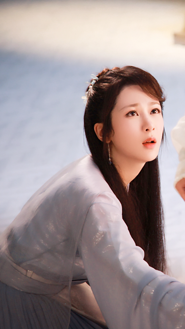 杨紫锦觅蓝色纱衣造型,堂堂花神,眼中世间万物,再无颜色!