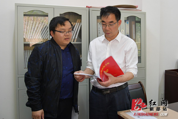 新邵:阳晓华调研寸石镇当前工作