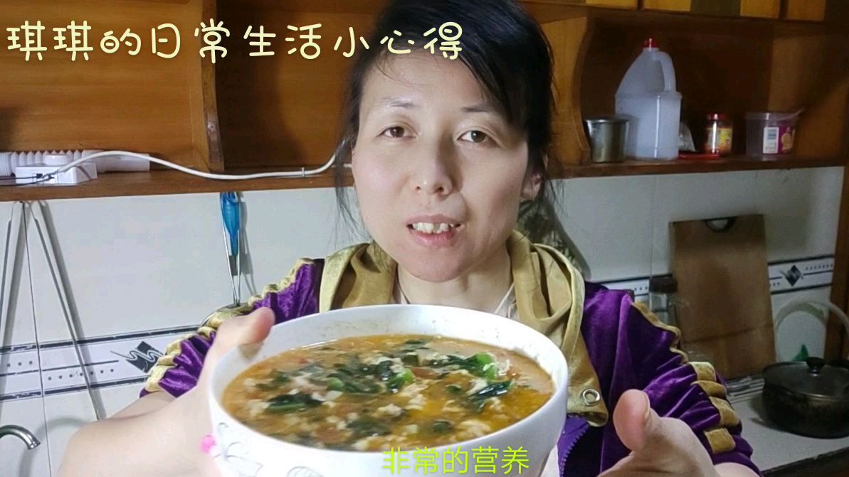 不用一点鸡精味精或高汤底,在家也能做出清爽鲜甜的蔬菜汤喔!