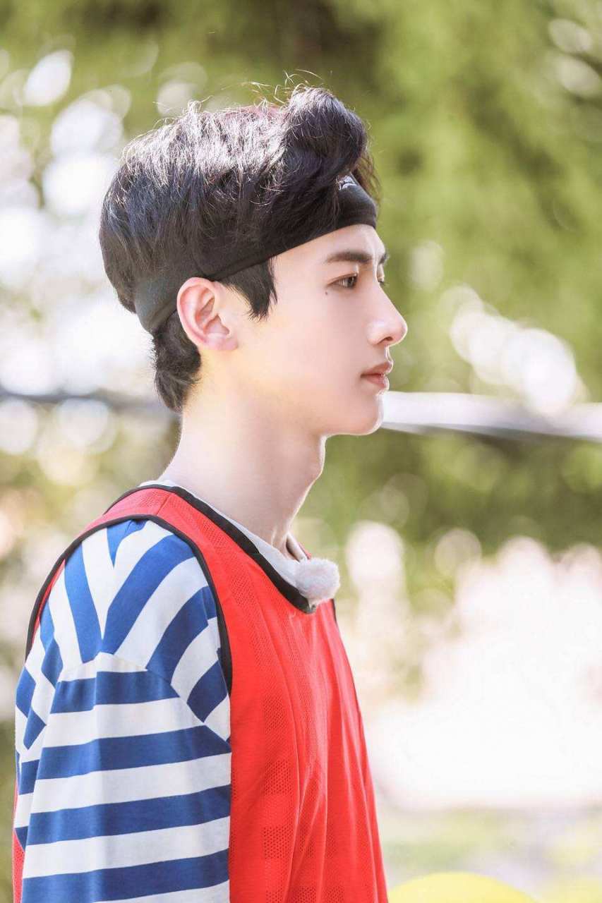 初恋脸#最初知道白敬亭了还是从他"爱鞋如命"的视频里,这个男孩子对