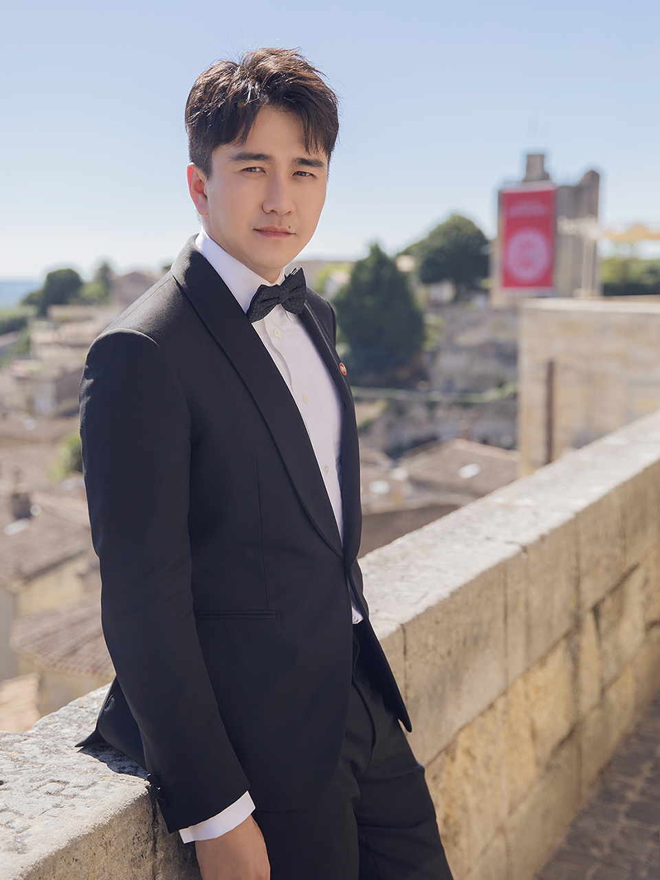 翟天临的14张西装照,笔挺的黑色西装充满帅气