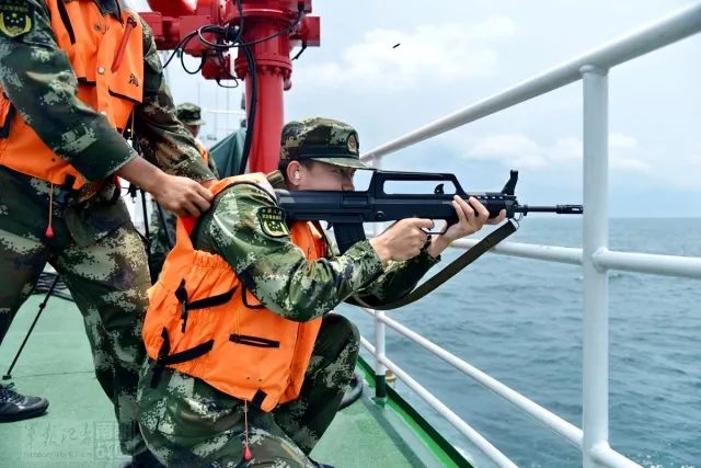 子弹比鸡蛋大!武警广东海警海上射击场面罕见曝光