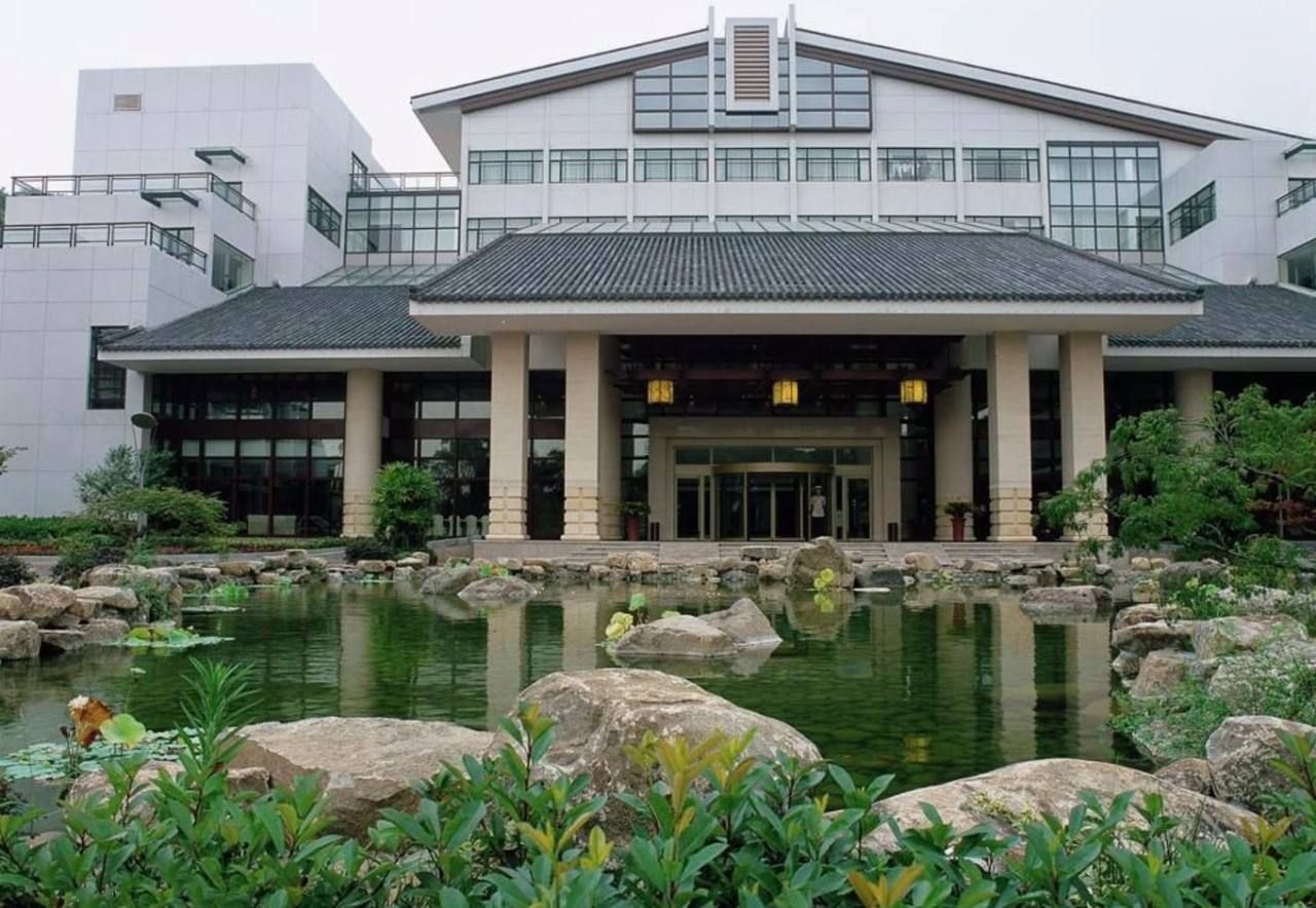 即兴一首诗:《七律·游704工事有感》