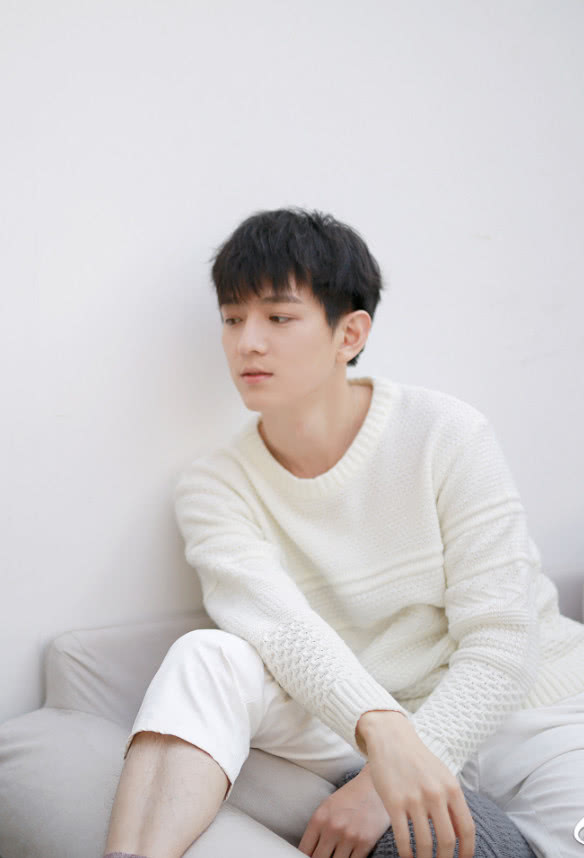 有种"整容"叫卸掉眼线的沈哲,比韩商言还帅气,前后变化大