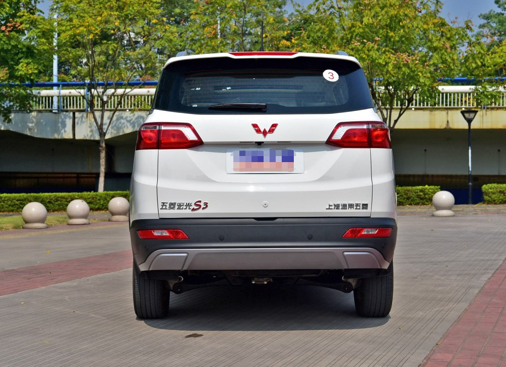 "自带光环的神车"——实拍五菱宏光s3,指导价5.68-8.18万元!