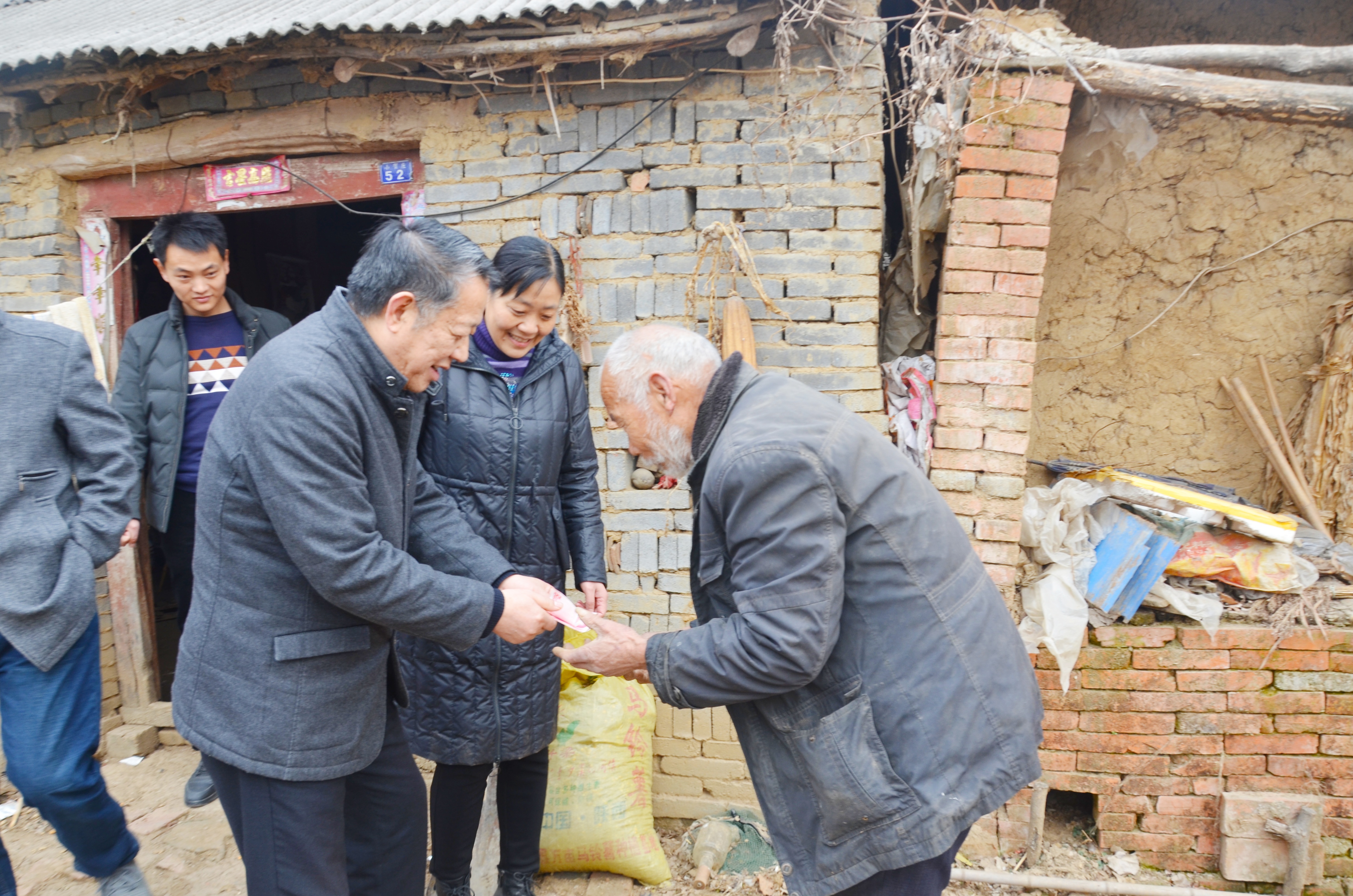 南阳市国家安全局领导到社旗苗店镇走访慰问贫困户